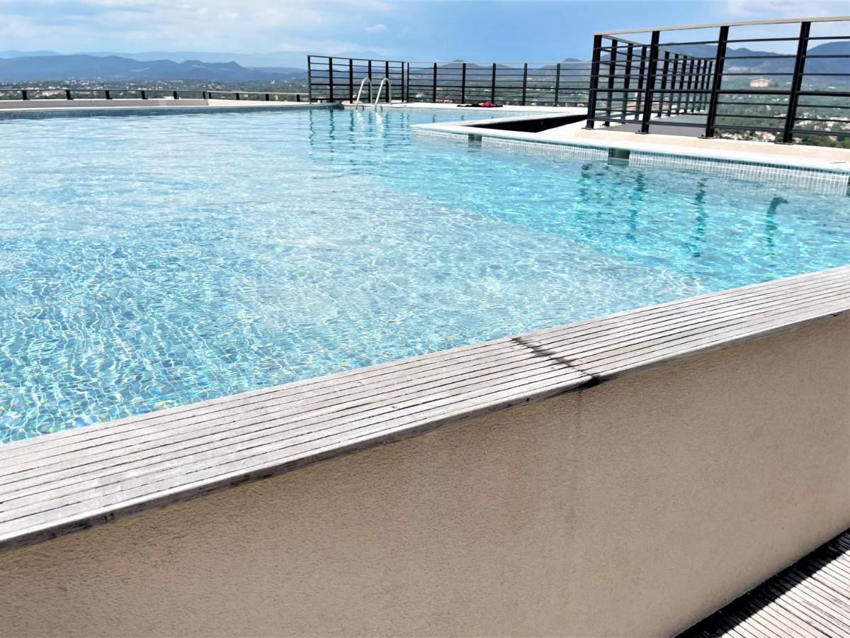 Tres Bel Appartement -Residence Avec Piscine Sur Le Toit Et Vue Panoramique Saint-Raphaël Exterior foto